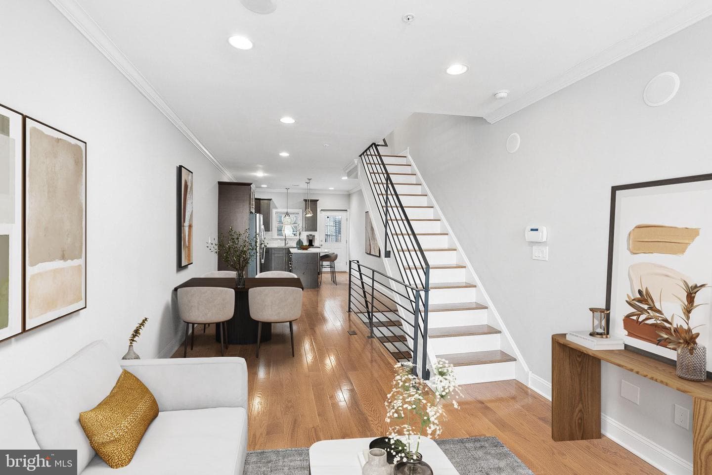 1527 S Lambert Street photo 1