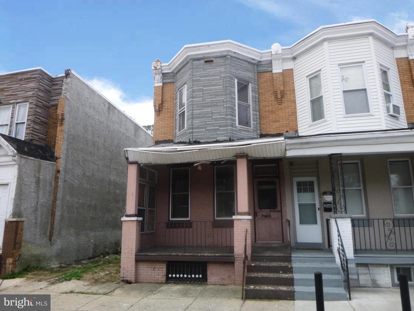 2070 Bridge Street photo 1