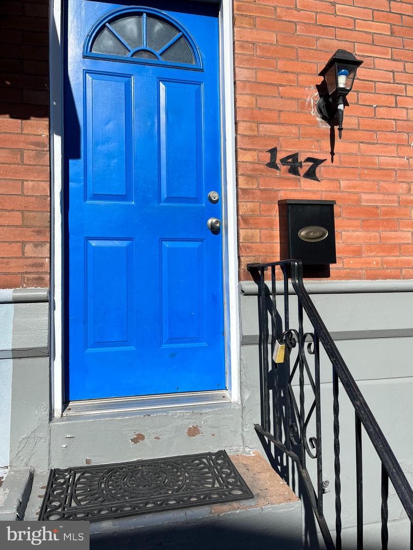 147 Tree Street photo 1