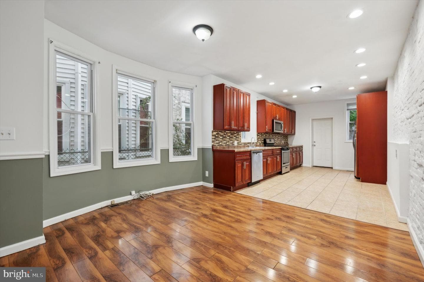 5459 Pine Street photo 1