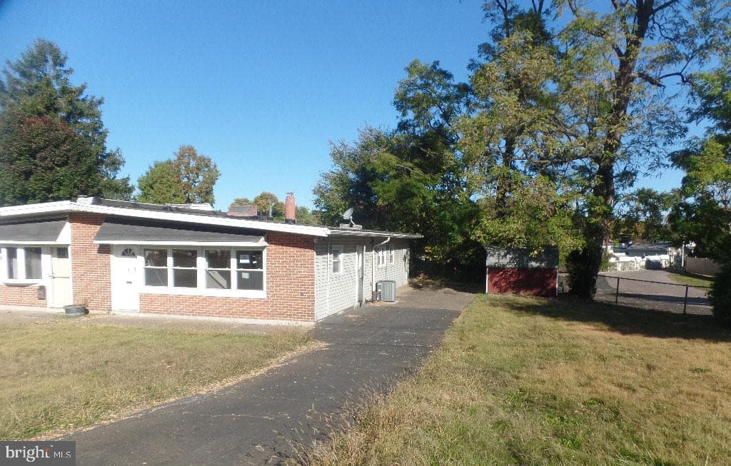 1123 Grant Avenue photo 1