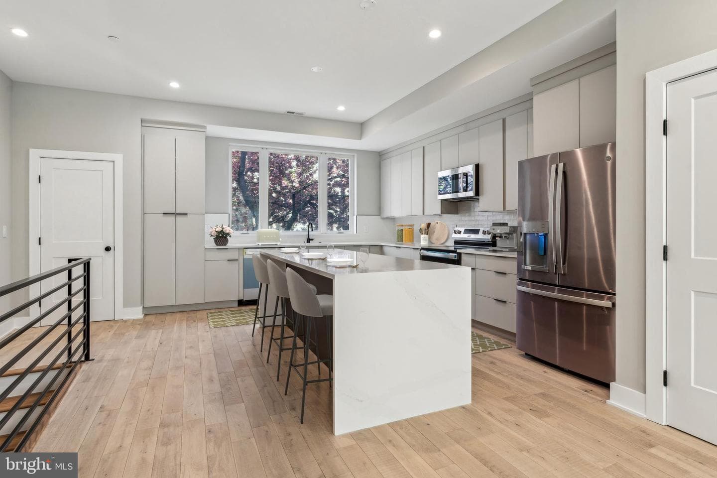332 Carson Street photo 1