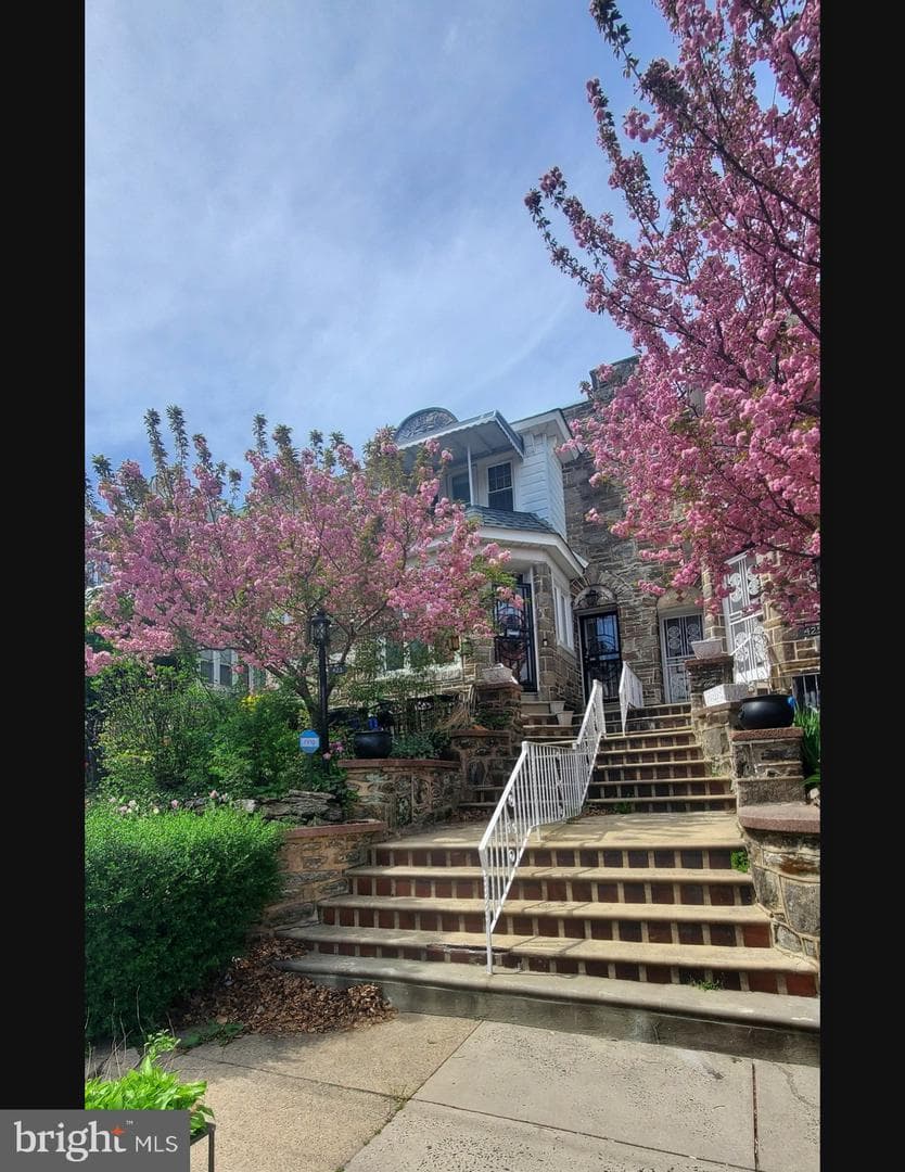 423 Vernon Road photo 1