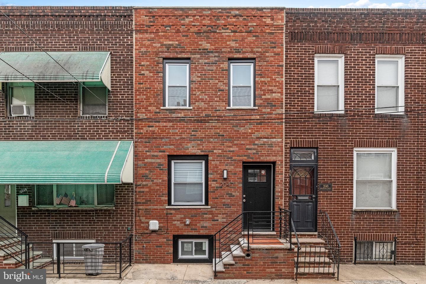 2047 S Beechwood Street photo 1