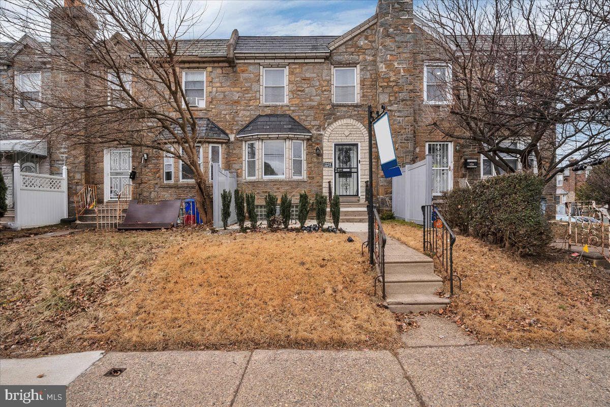 1228 Devereaux Avenue photo 1
