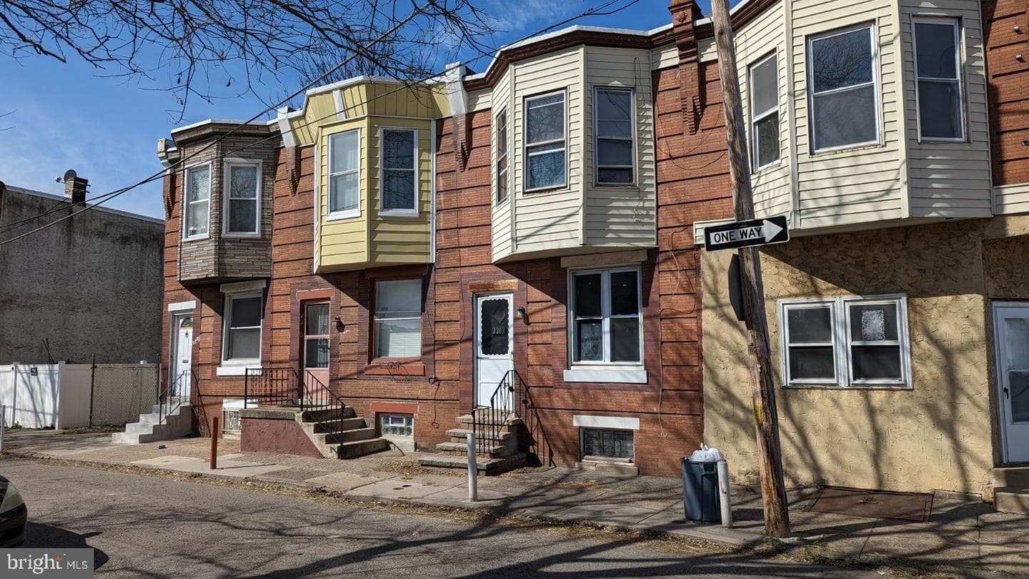 2203 Yelland Street photo 1