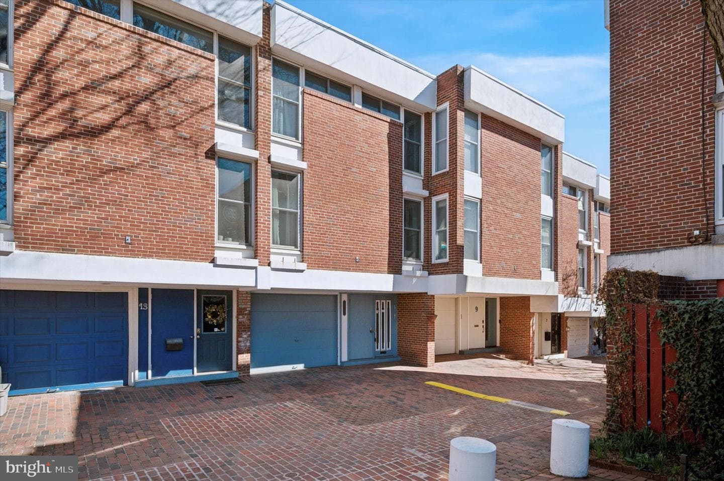 11 University Mews photo 1