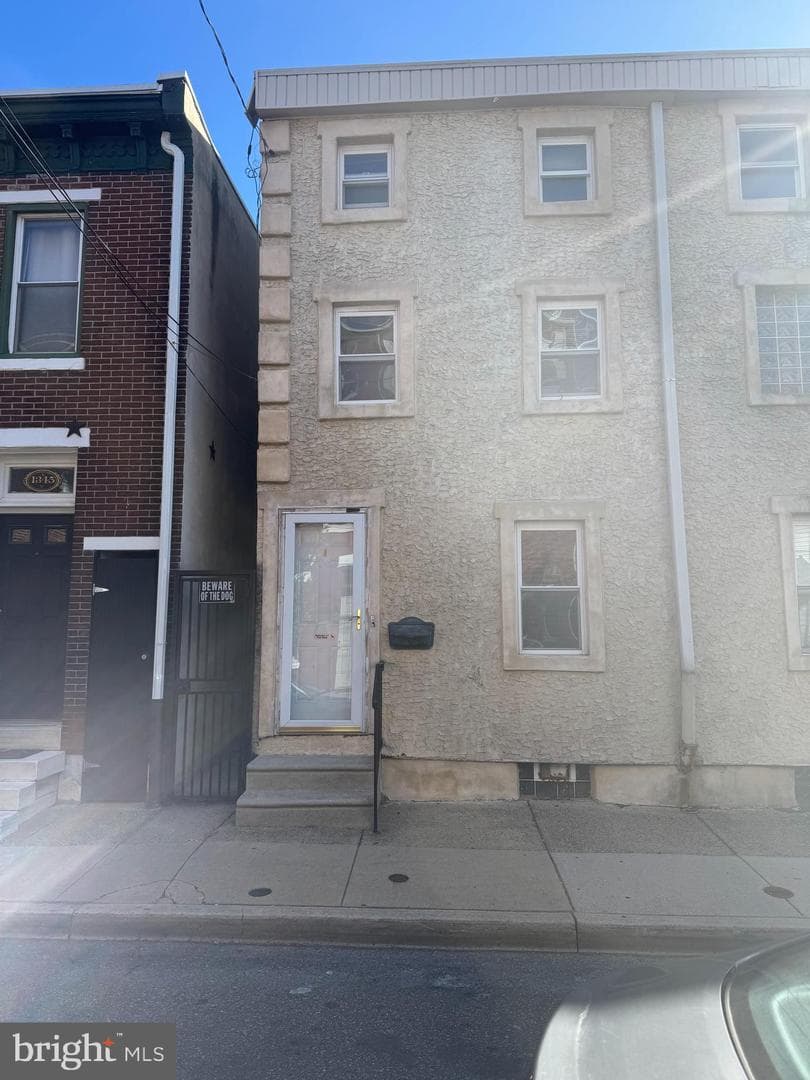 1343 E Oxford Street photo 1