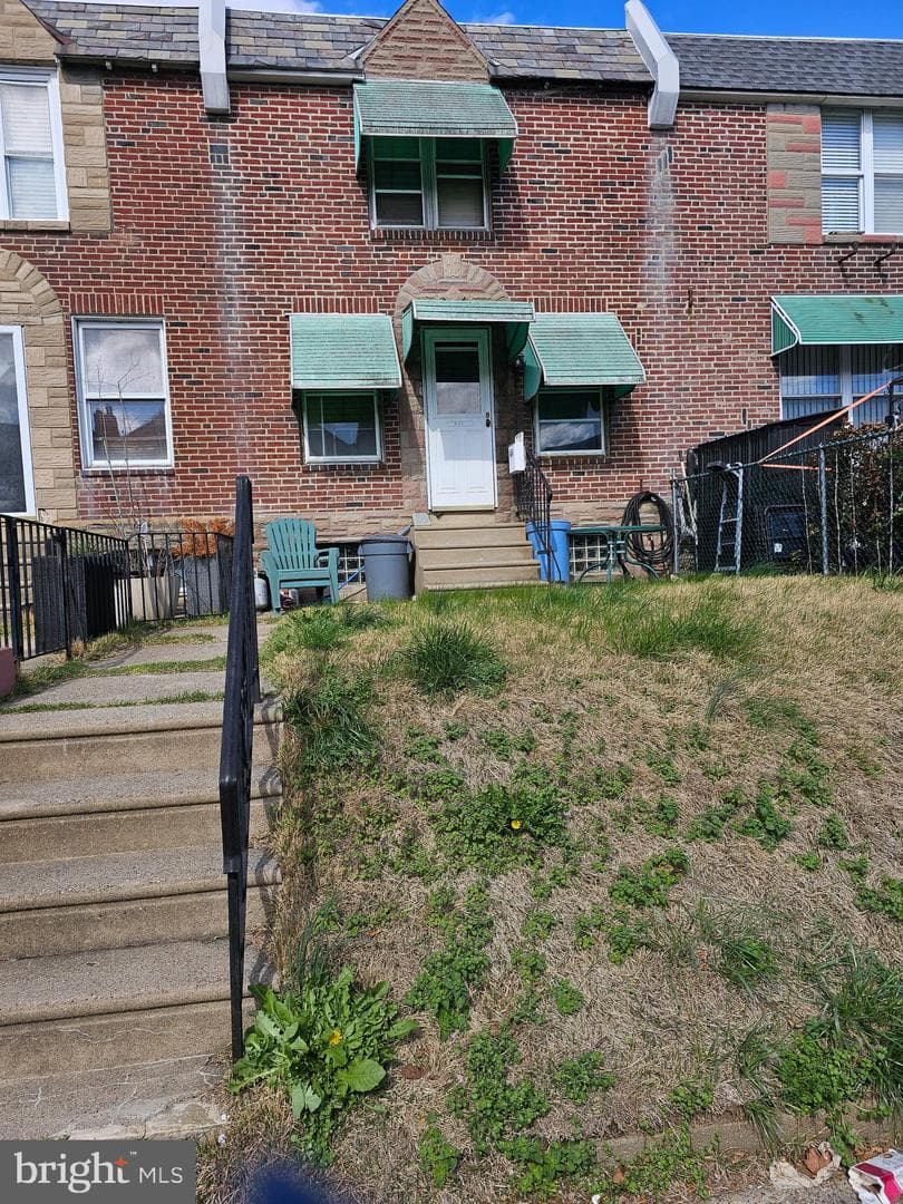 625 E Sanger Street photo 1