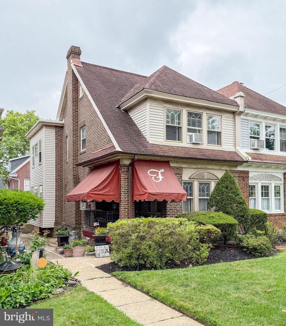 1052 Allengrove Street photo 1