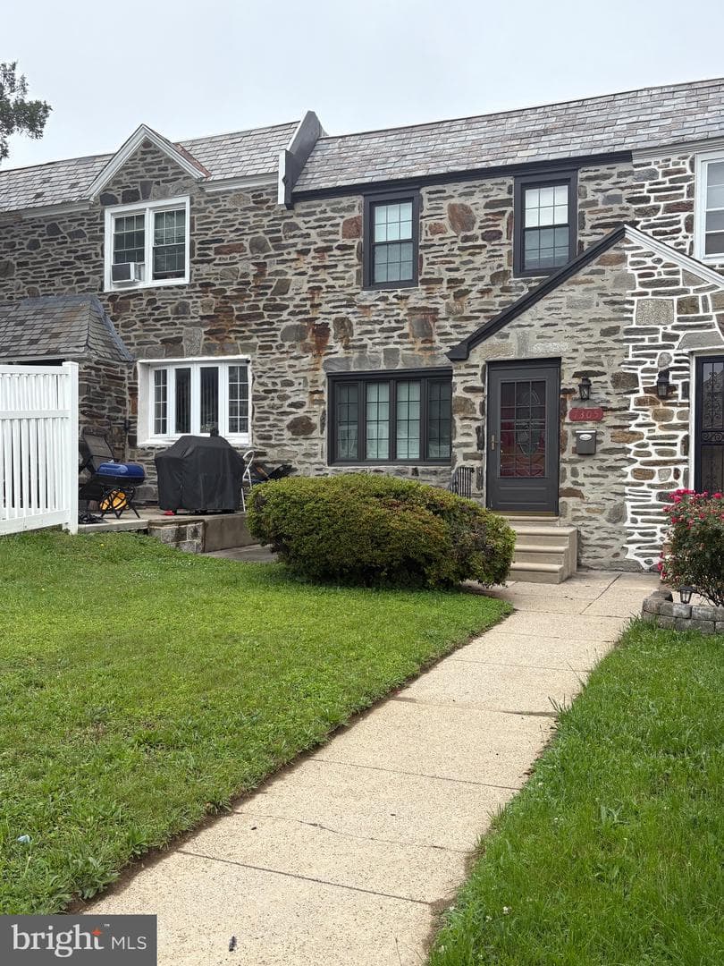 7305 Sherwood Road photo 1