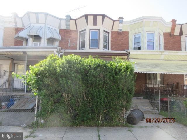 534 E Walnut Lane photo 1