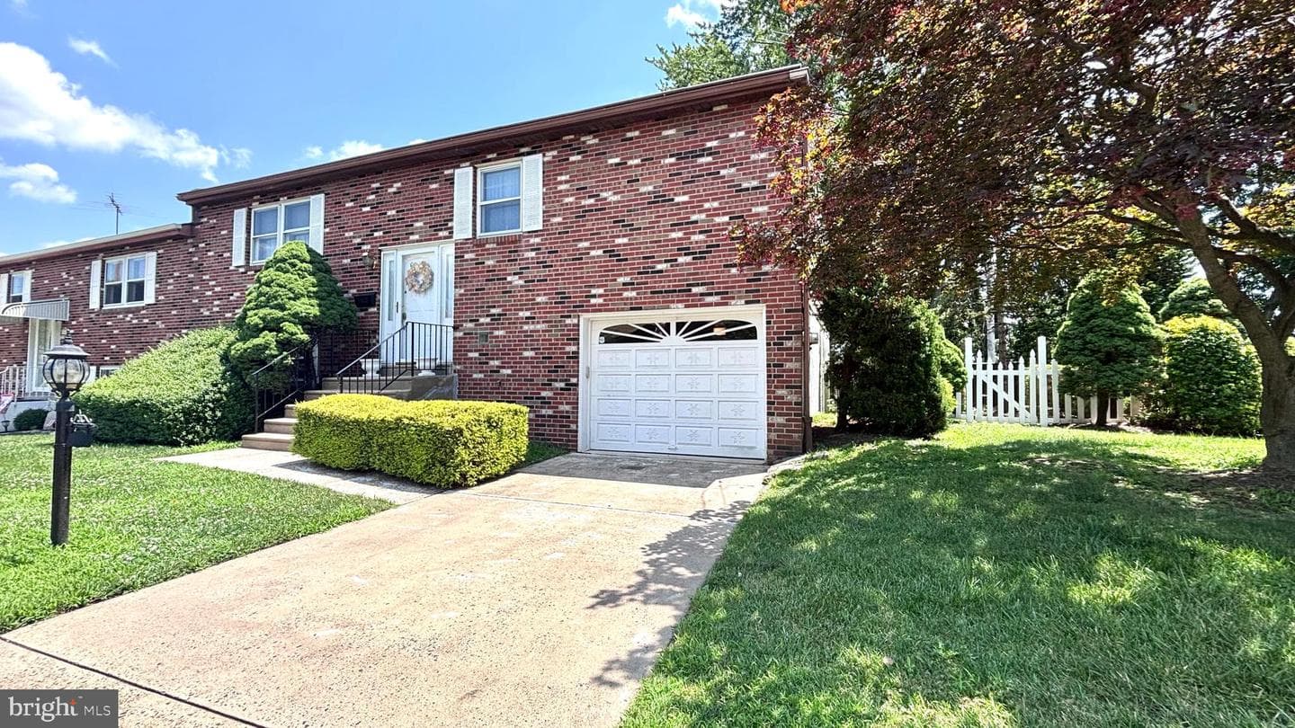 9401 Tulip Street photo 1