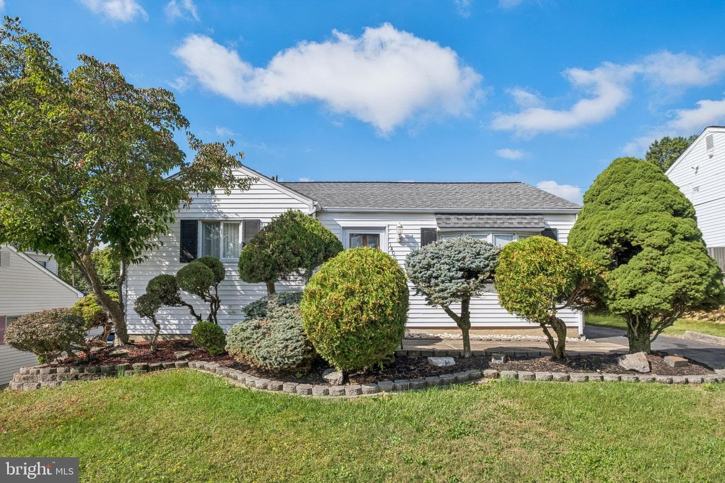 14008 Erwin Street photo 1