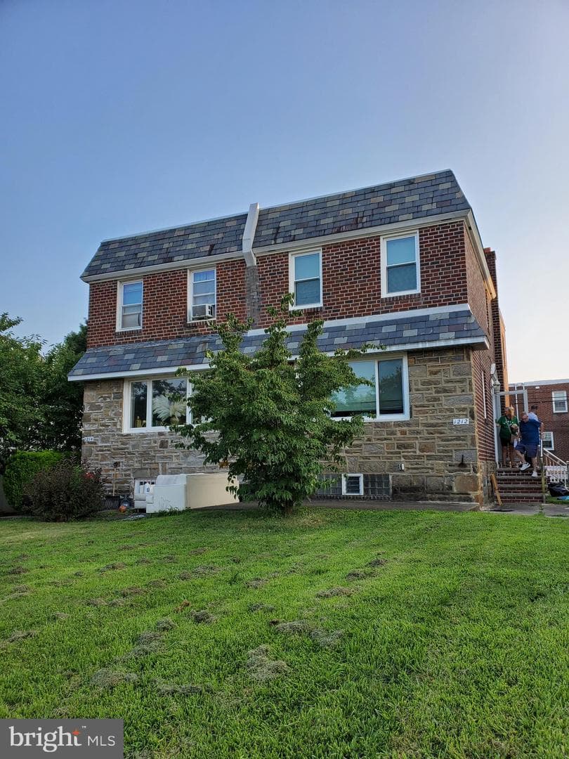 1212 Tyson Avenue photo 1