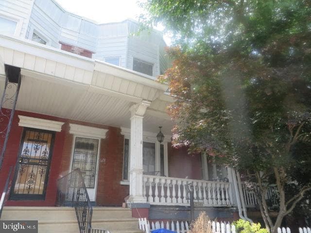 5422 Larchwood Avenue photo 1
