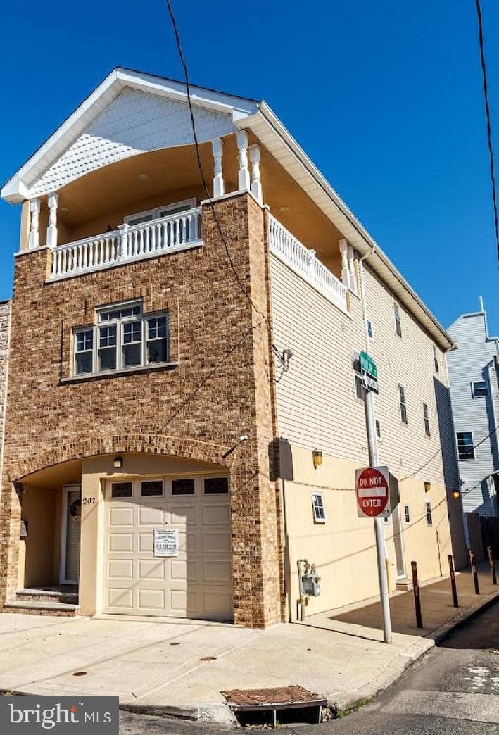 207 Moore Street photo 1