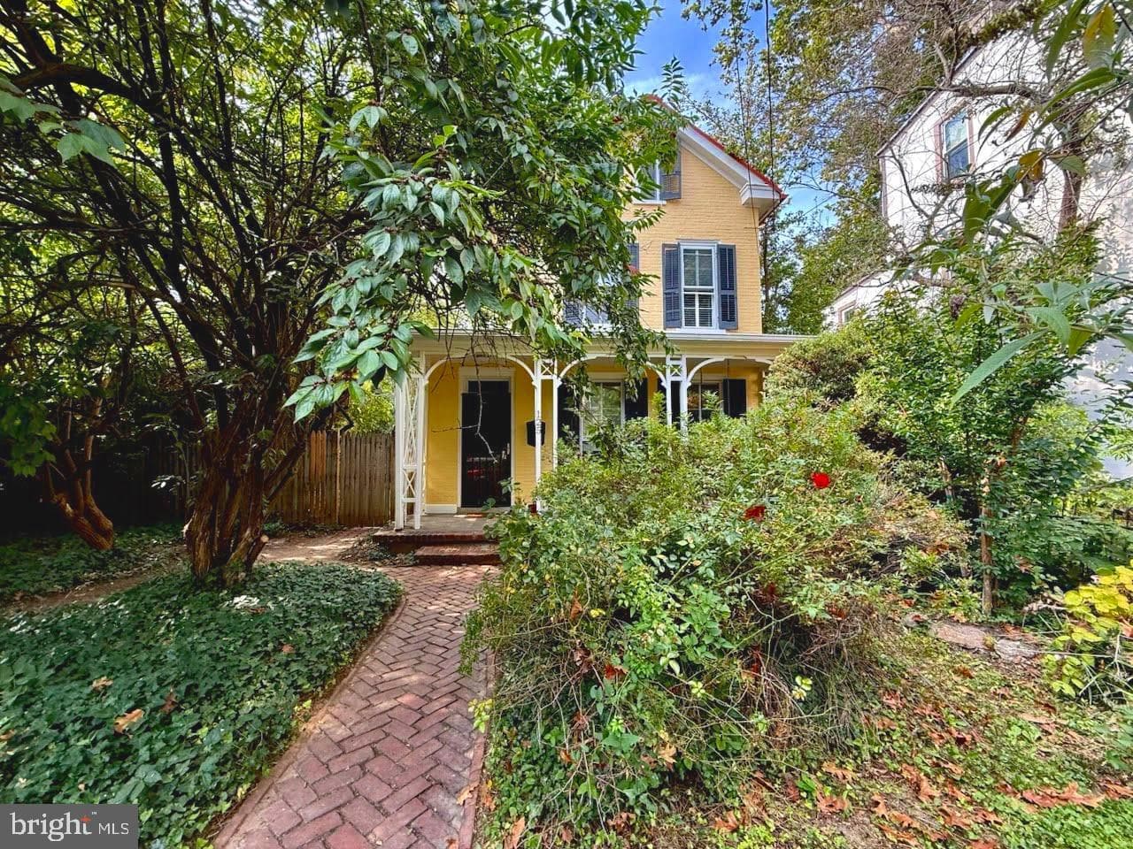 125 W Penn Street photo 1