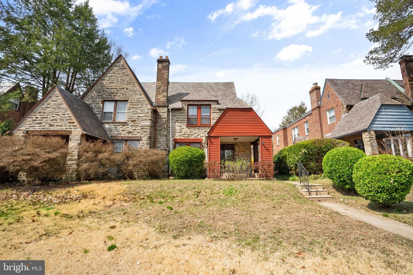 425 E Durham Street photo 1