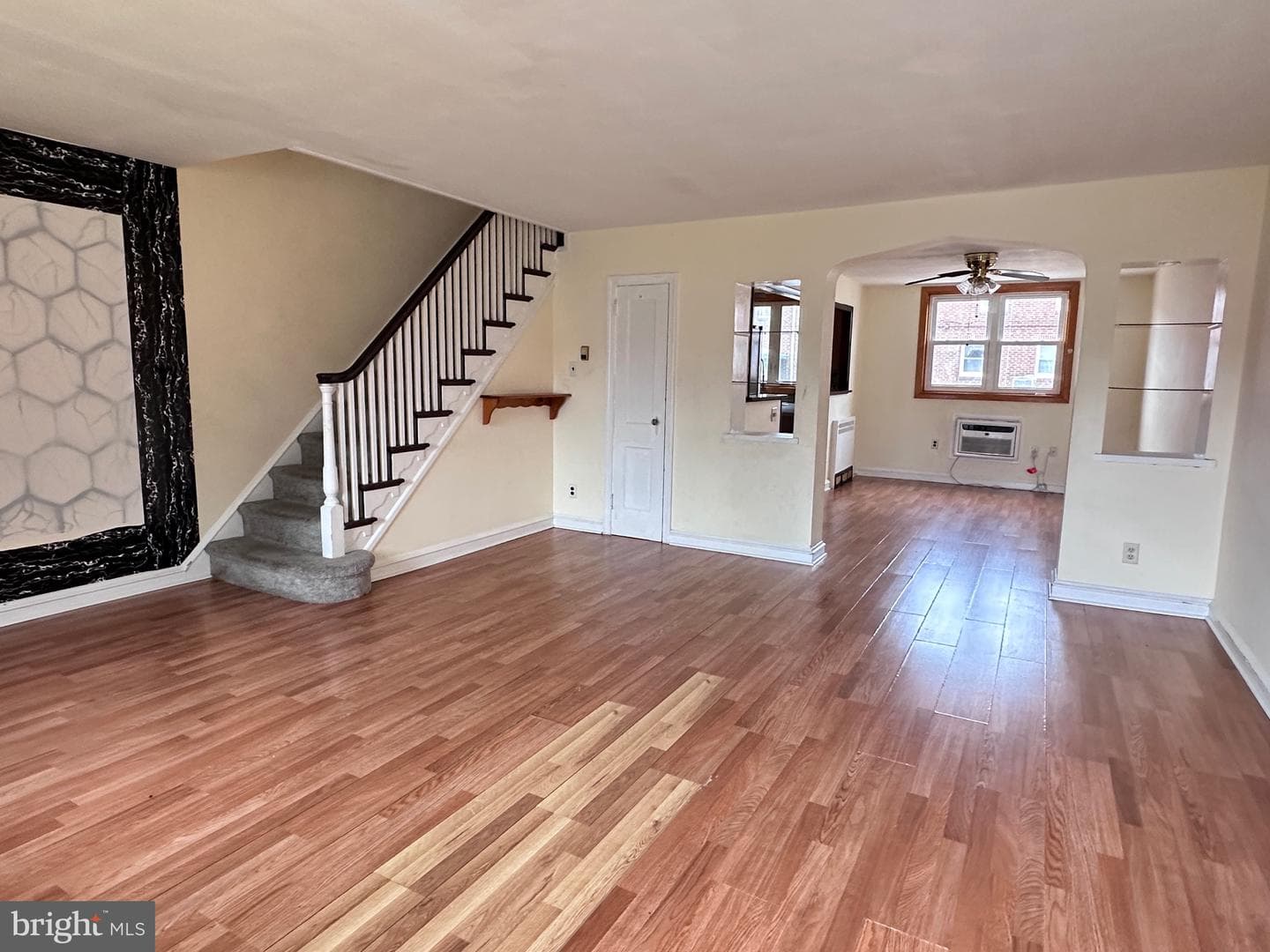 3025 Longshore Avenue photo 1