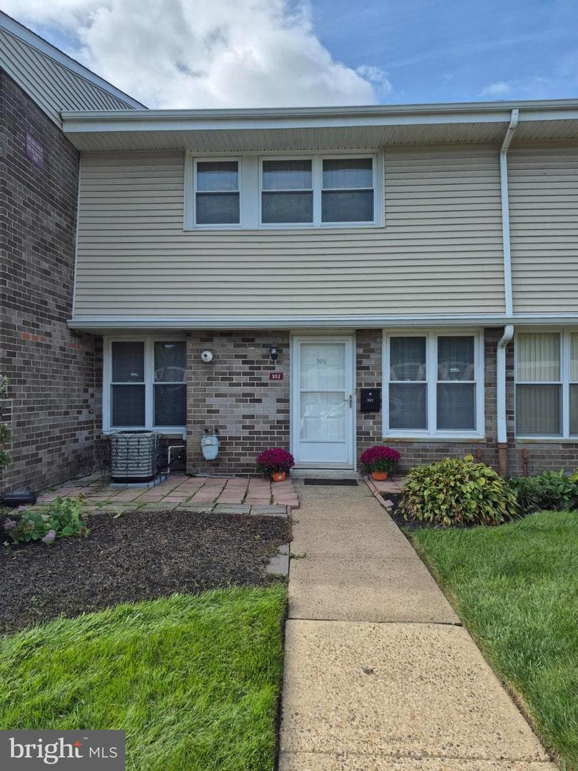 3850 Woodhaven #302 photo 1