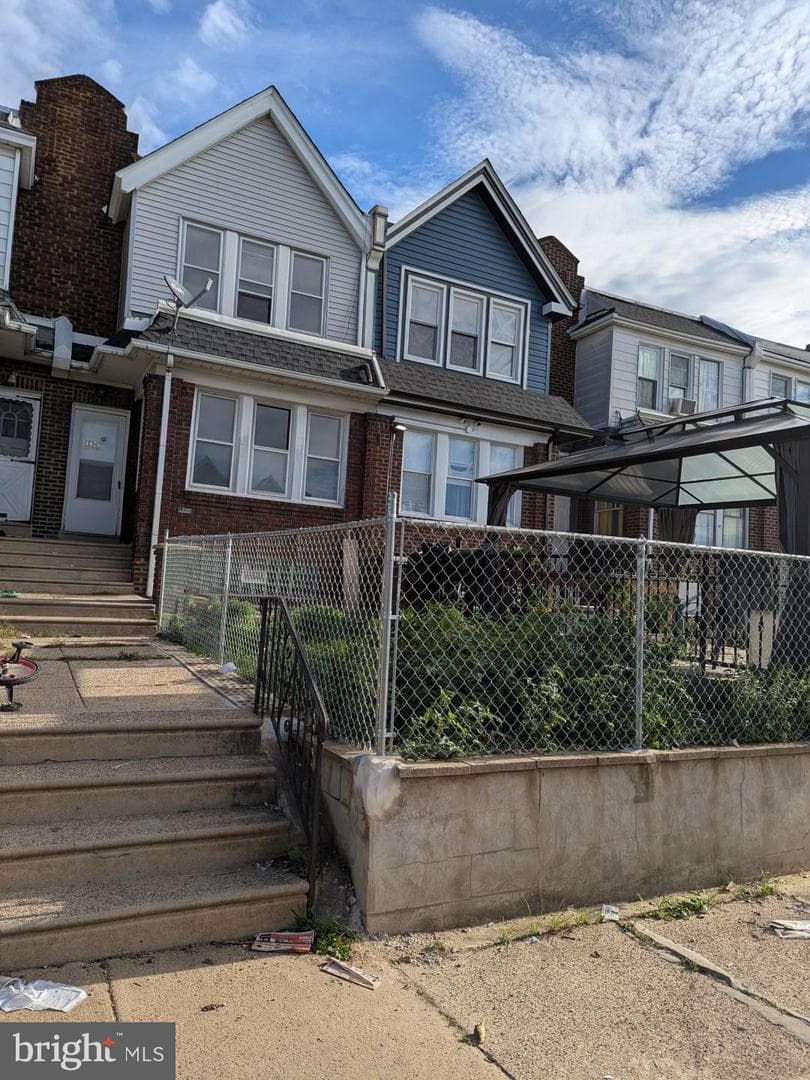 1425 Fanshawe Street photo 1