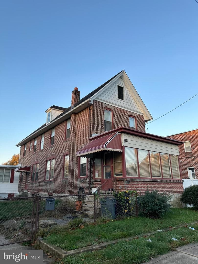 534 Hellerman Street photo 1