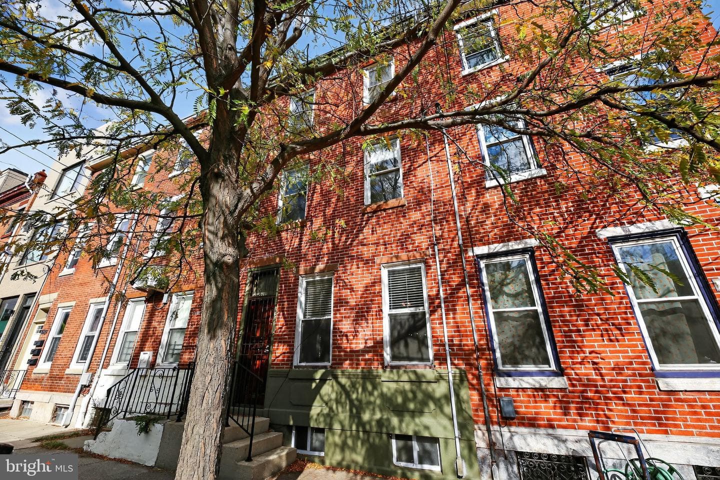 1933 E Dauphin Street photo 1