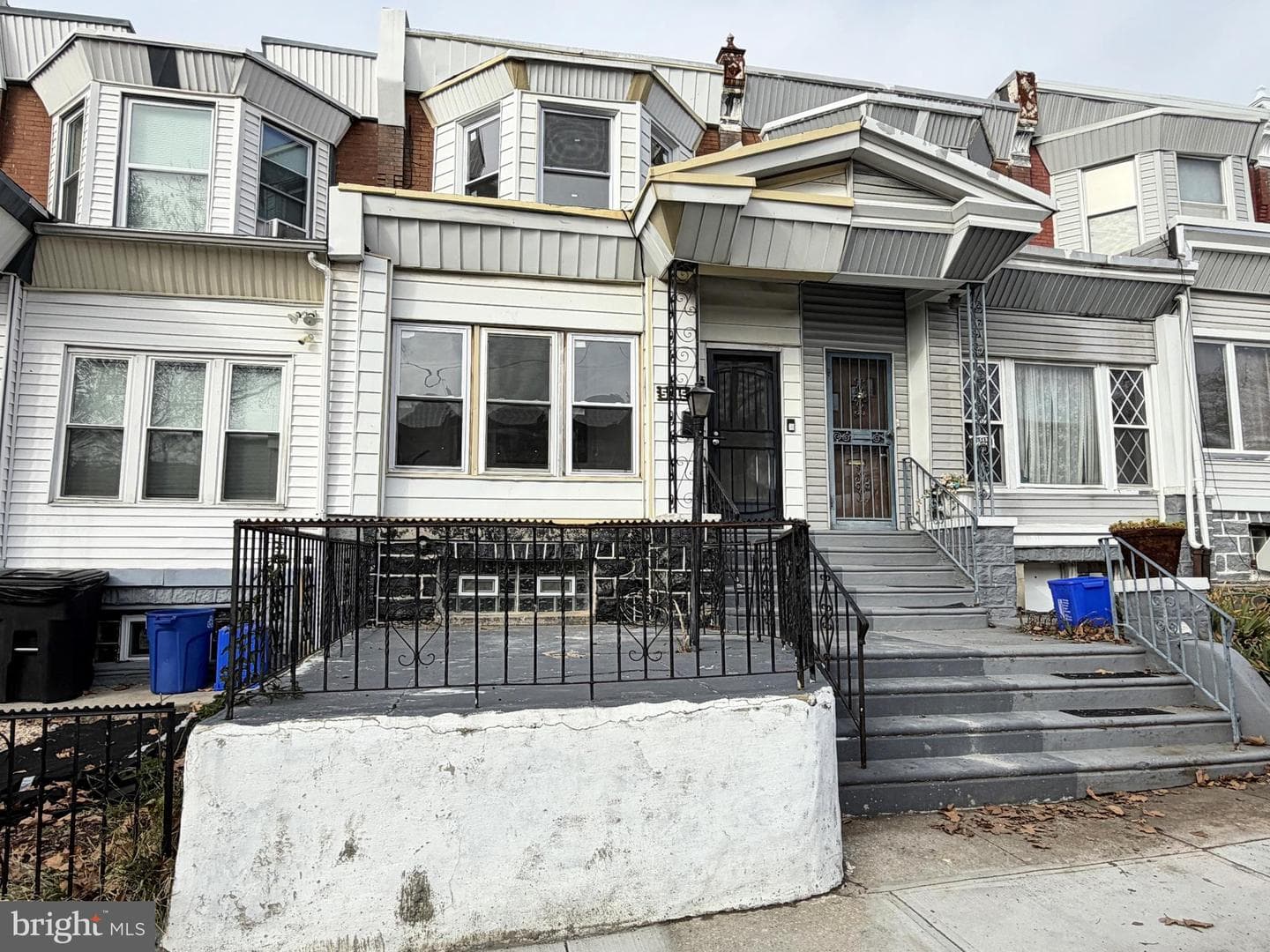 5515 Whitby Avenue photo 1