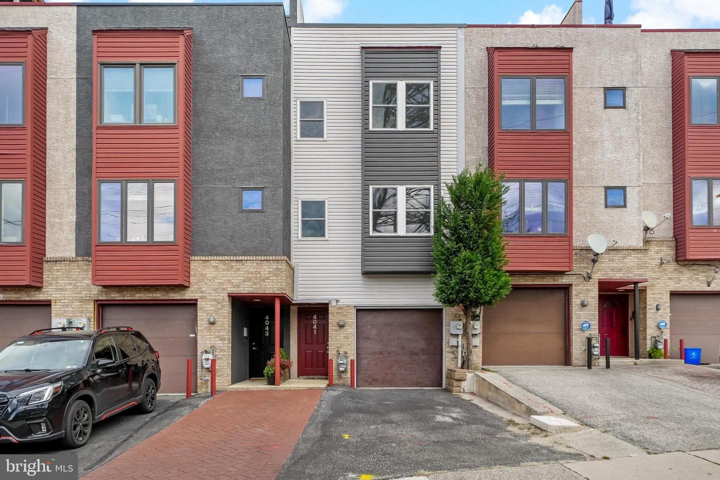 4041 Cresson Street photo 1