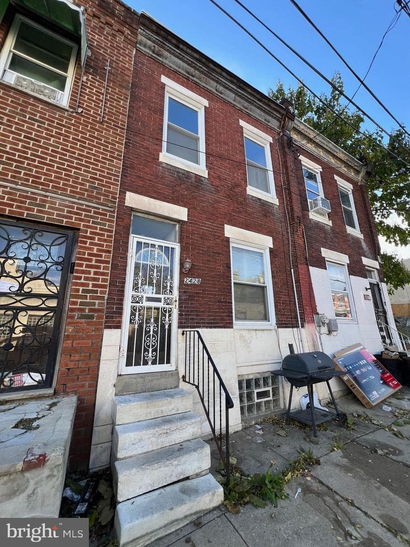 2428 W Gordon Street photo 1