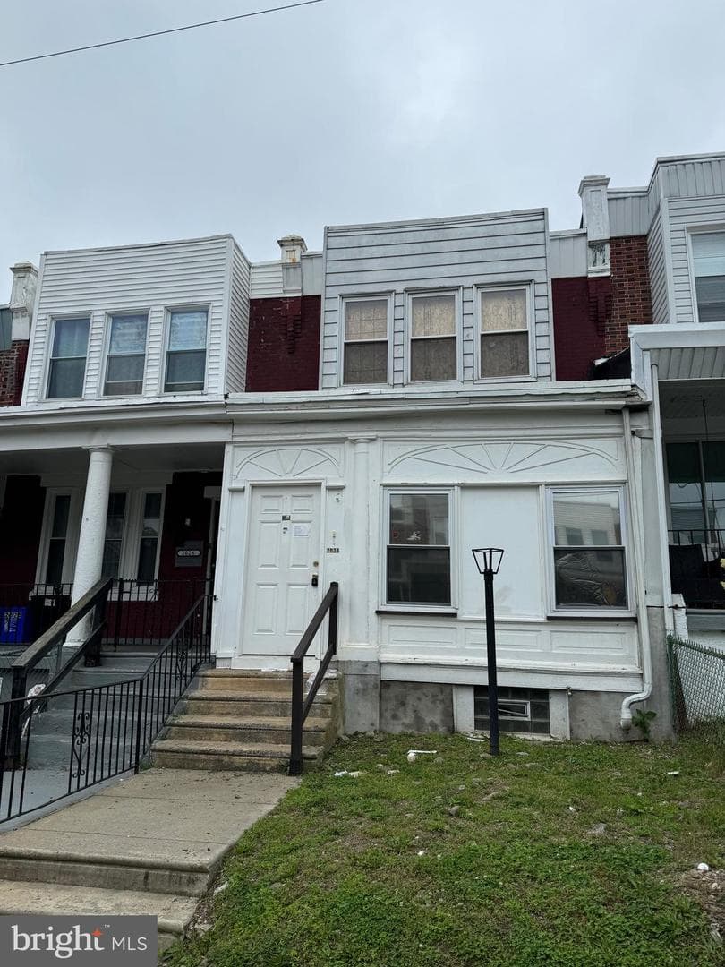 2028 Conlyn Street photo 1