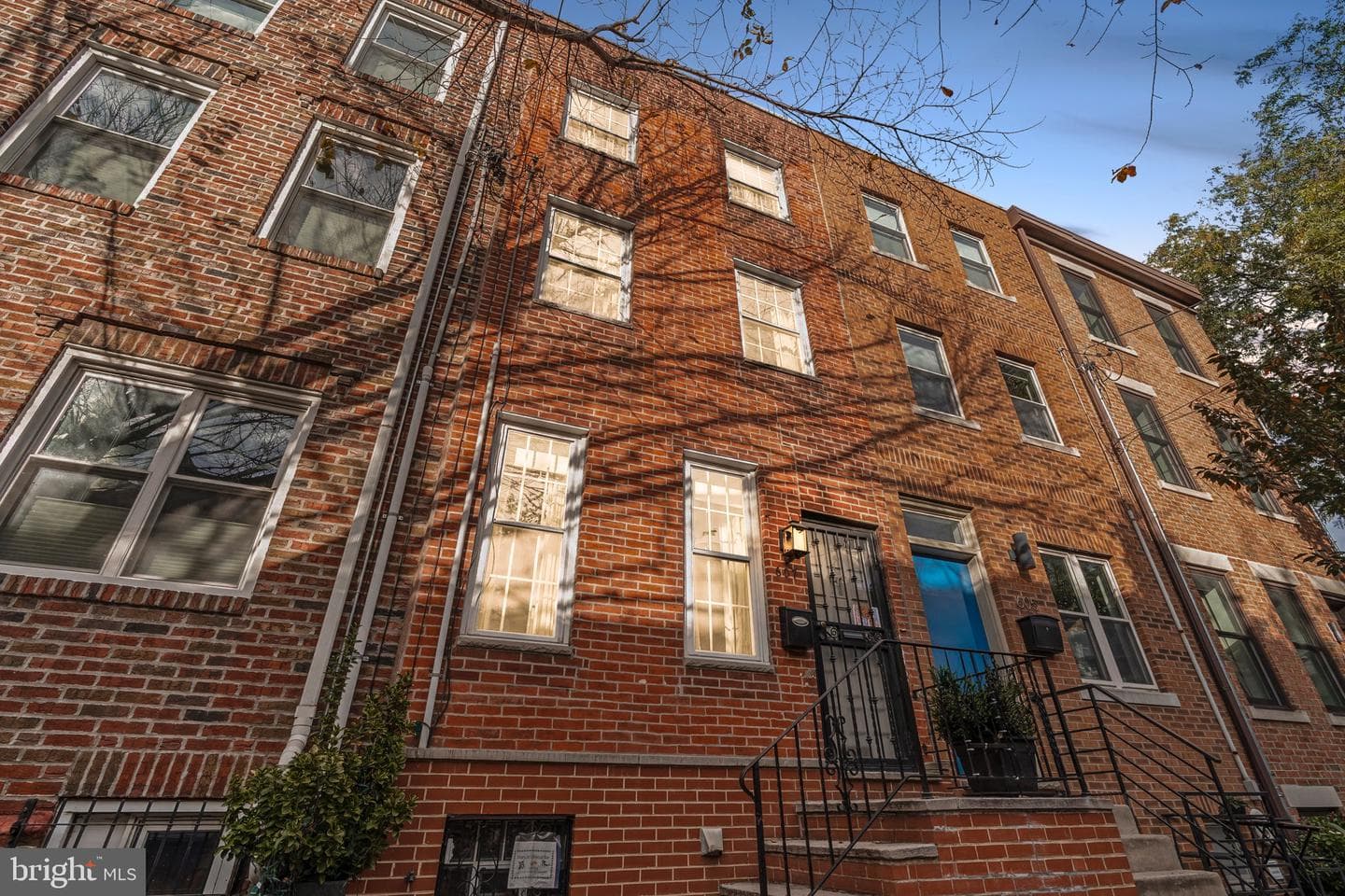 607 Catharine Street photo 1