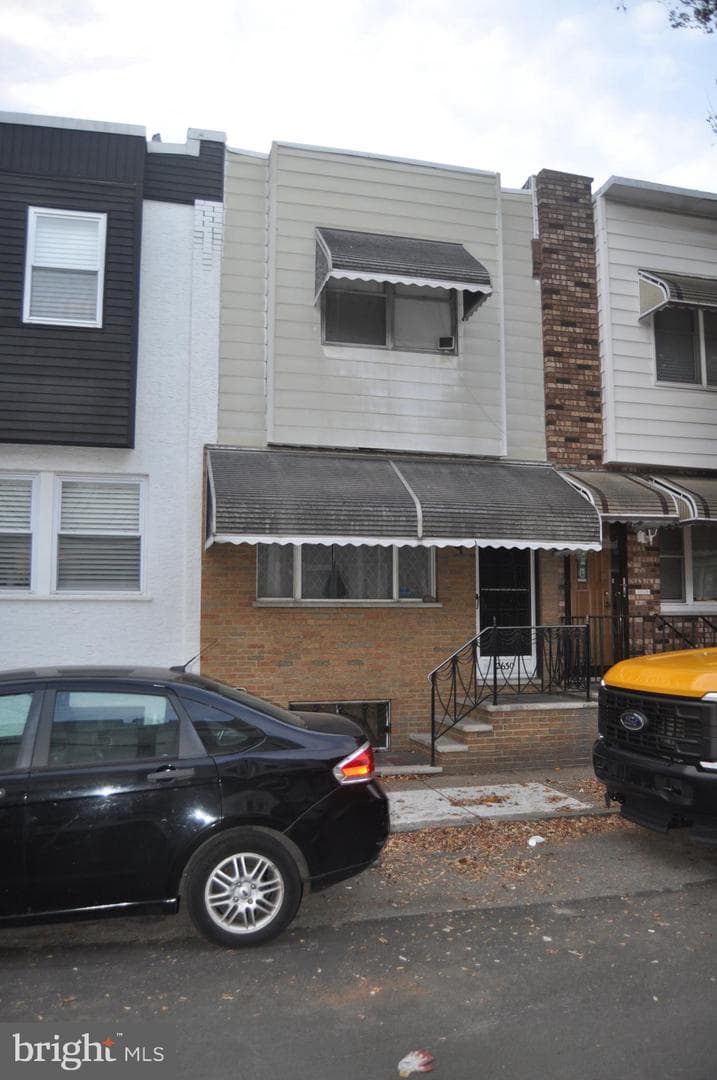2630 S Hutchinson Street photo 1