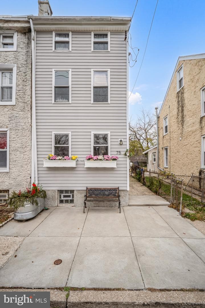 75 E Phil Ellena Street photo 1