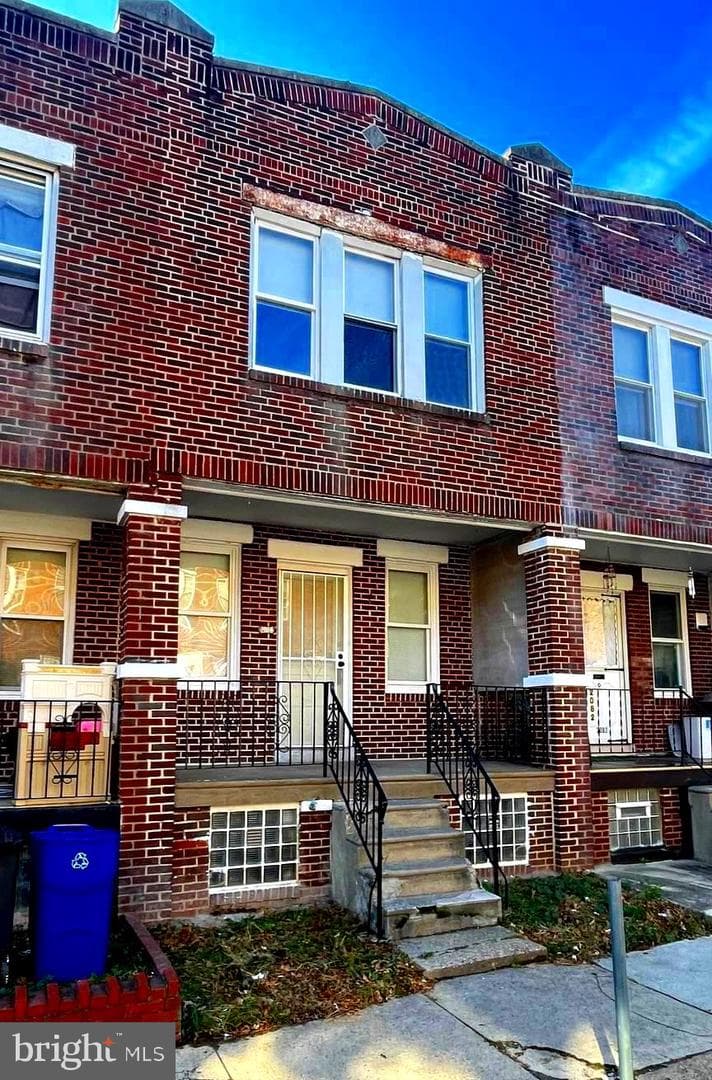 2084 Carver Street photo 1