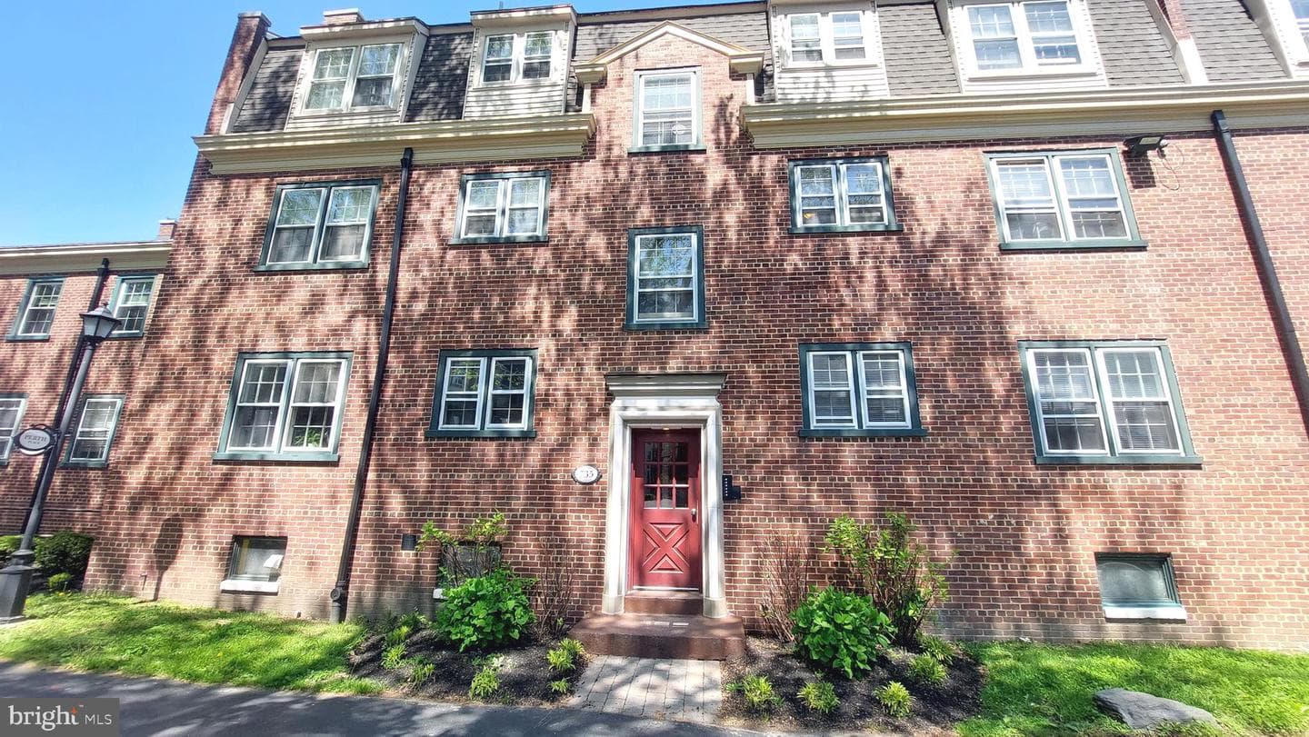 735 Melon Place #a photo 1