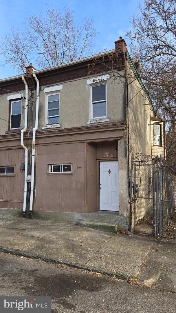 866 E Locust Avenue photo 1