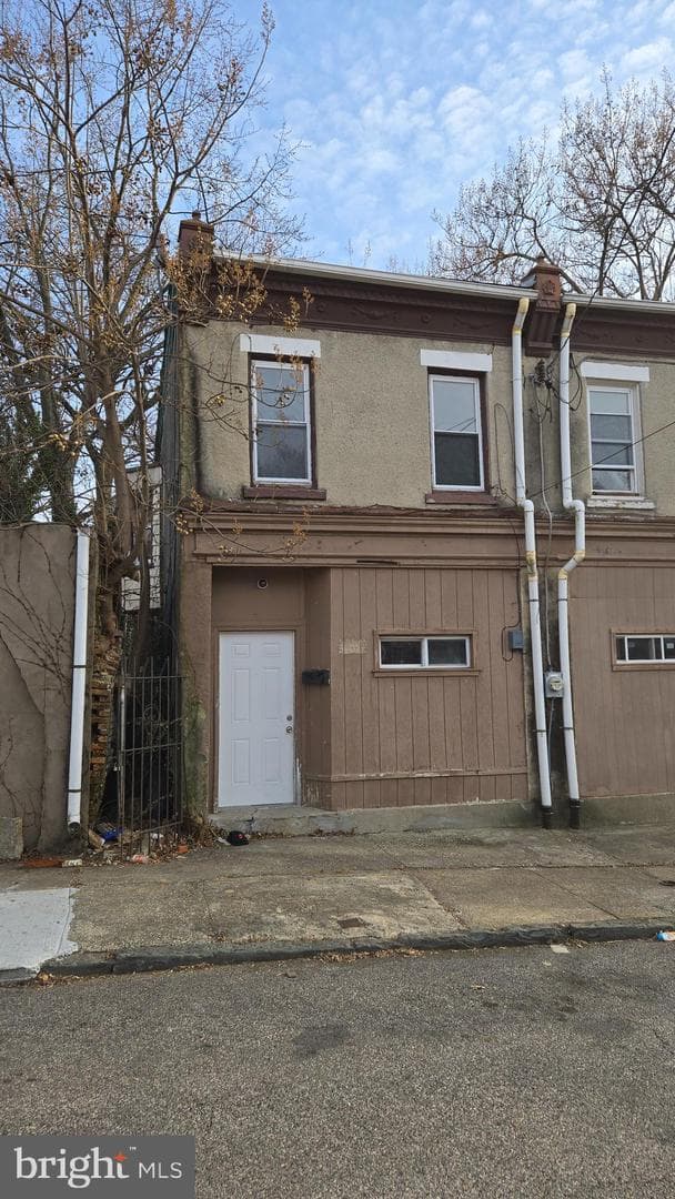 868 E Locust Avenue photo 1