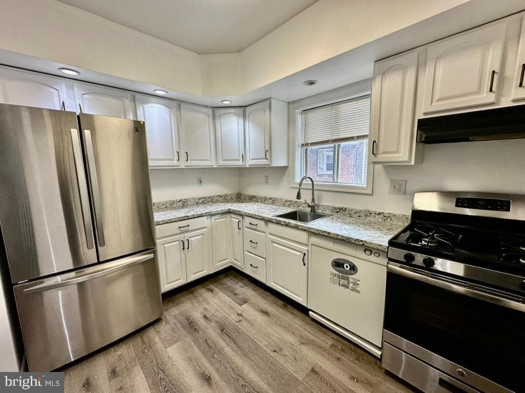 4720 Vista Street photo 1