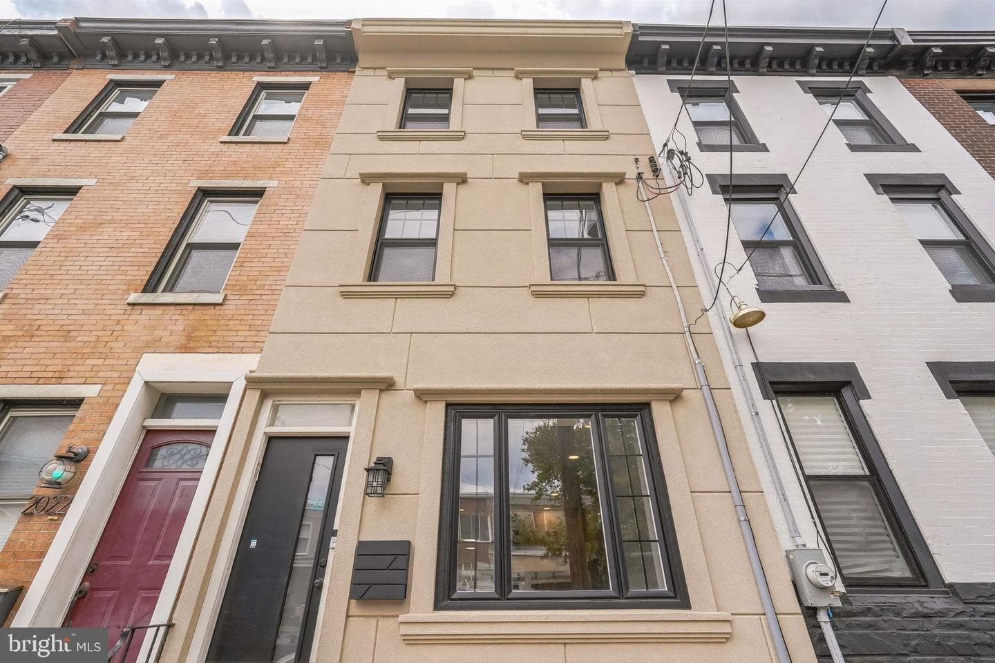 2020 E Cumberland Street photo 1