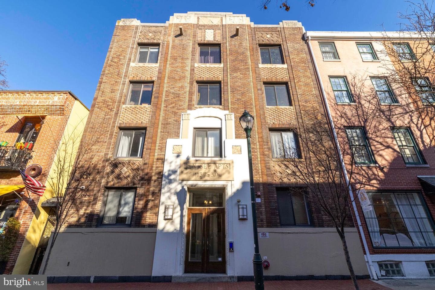 1137 Pine Street E #300 photo 1