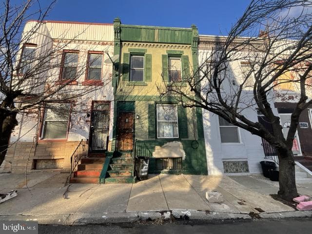 2063 W Boston Street photo 1
