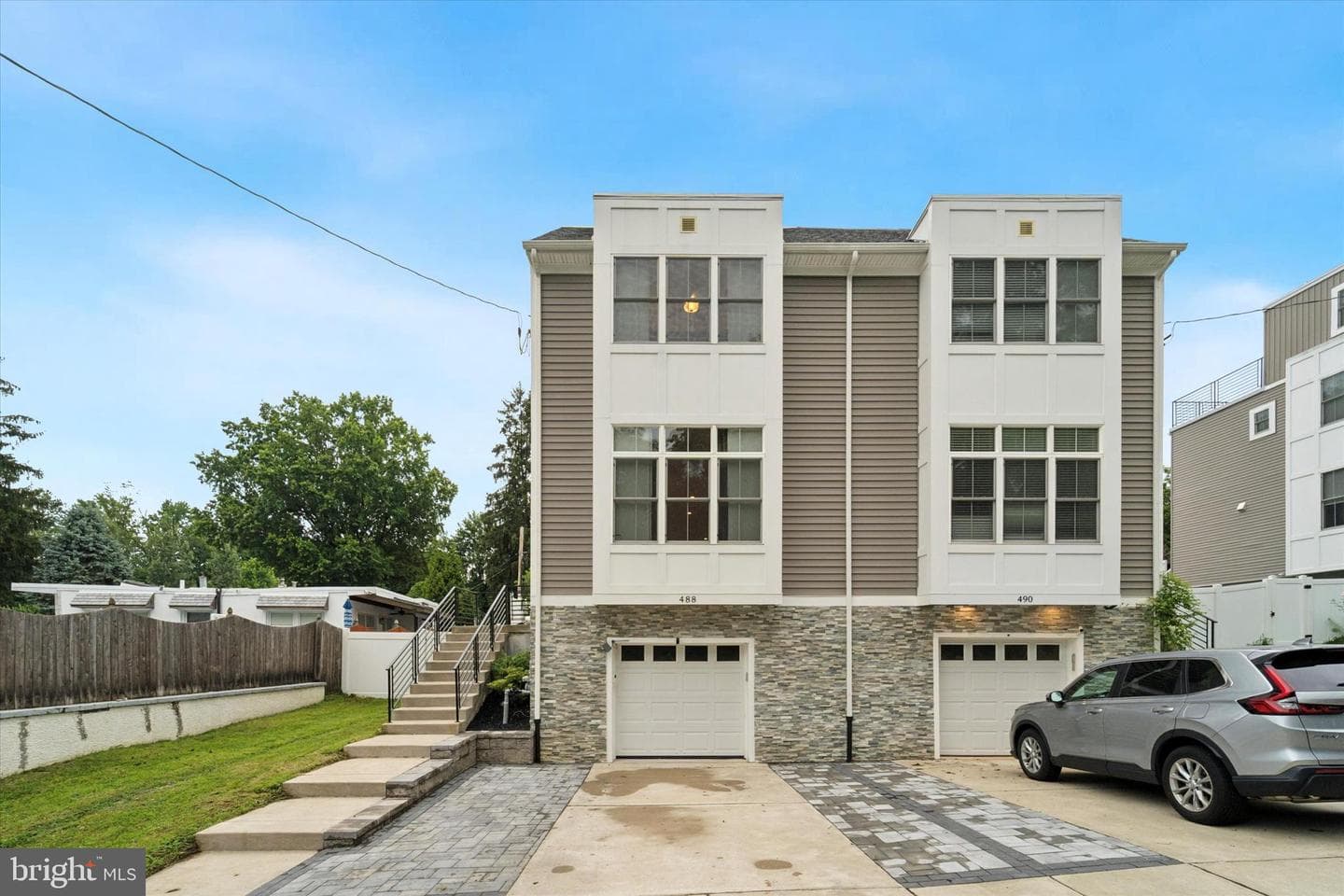 488 Evergreen Avenue photo 1