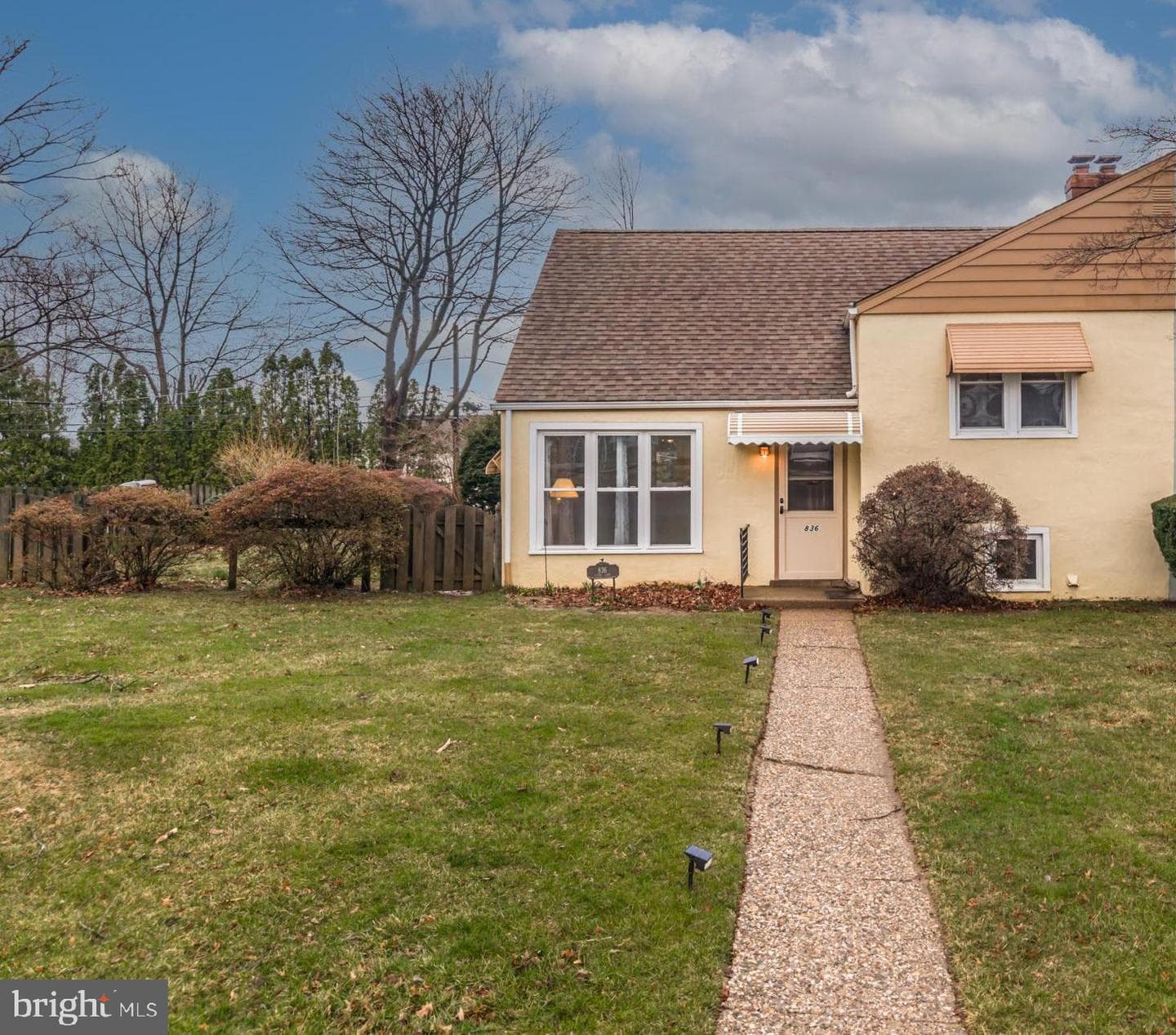 836 Clyde Lane photo 1