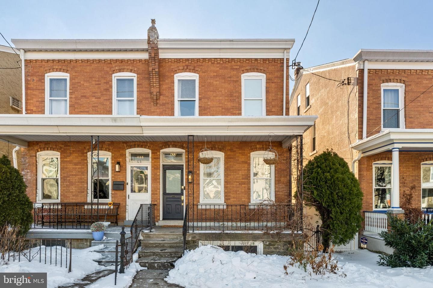 433 Roxborough photo 1