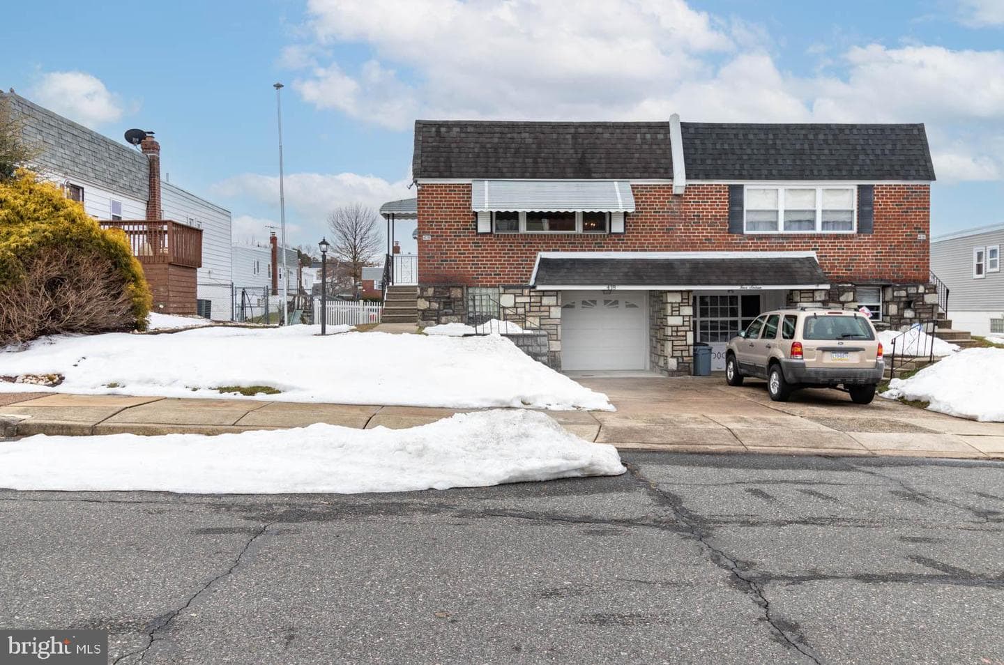 418 Densmore Road photo 1