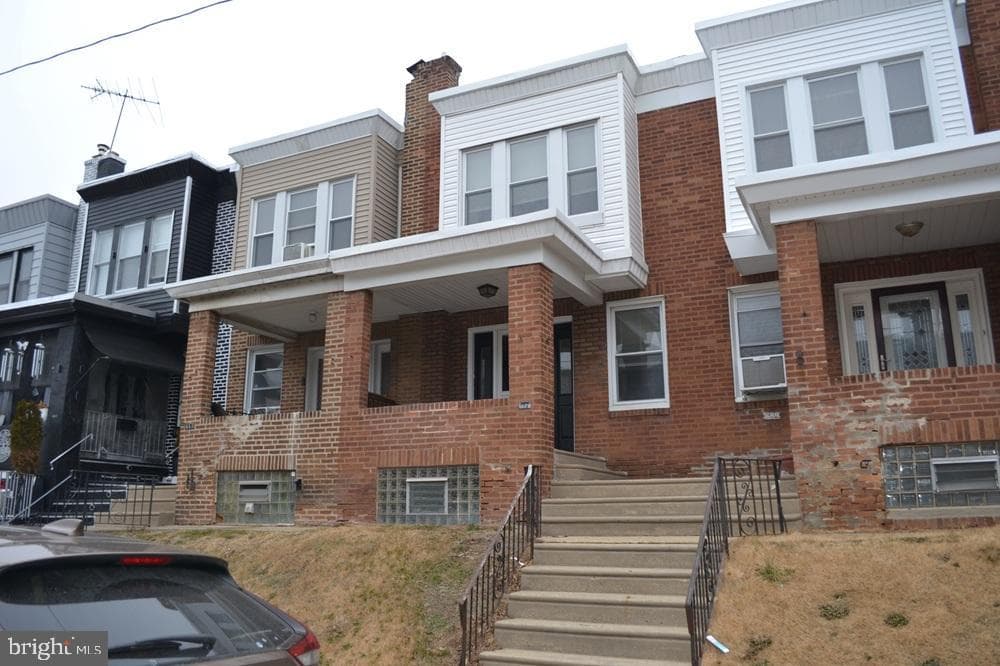 887 Anchor Street photo 1