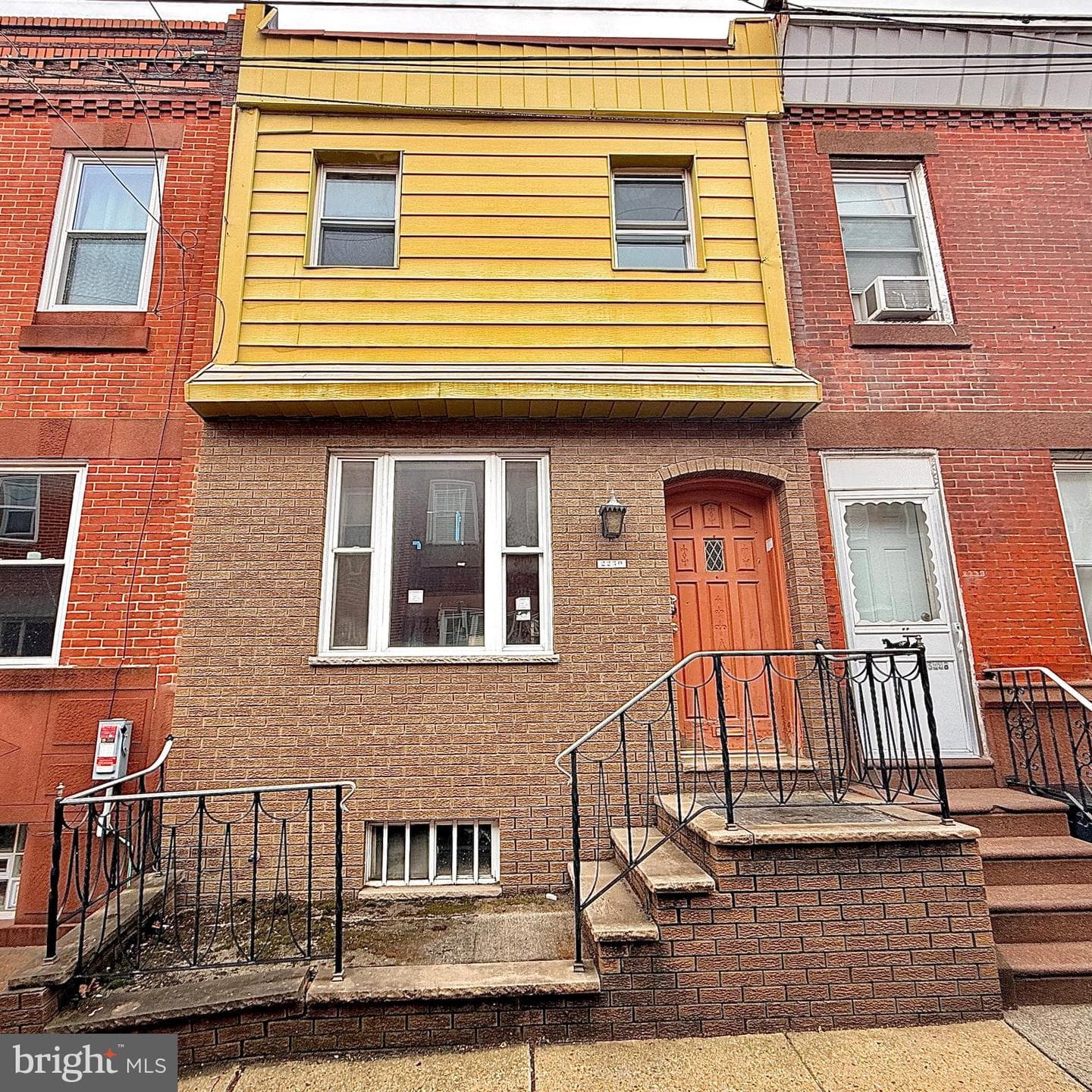 2230 S Rosewood Street photo 1