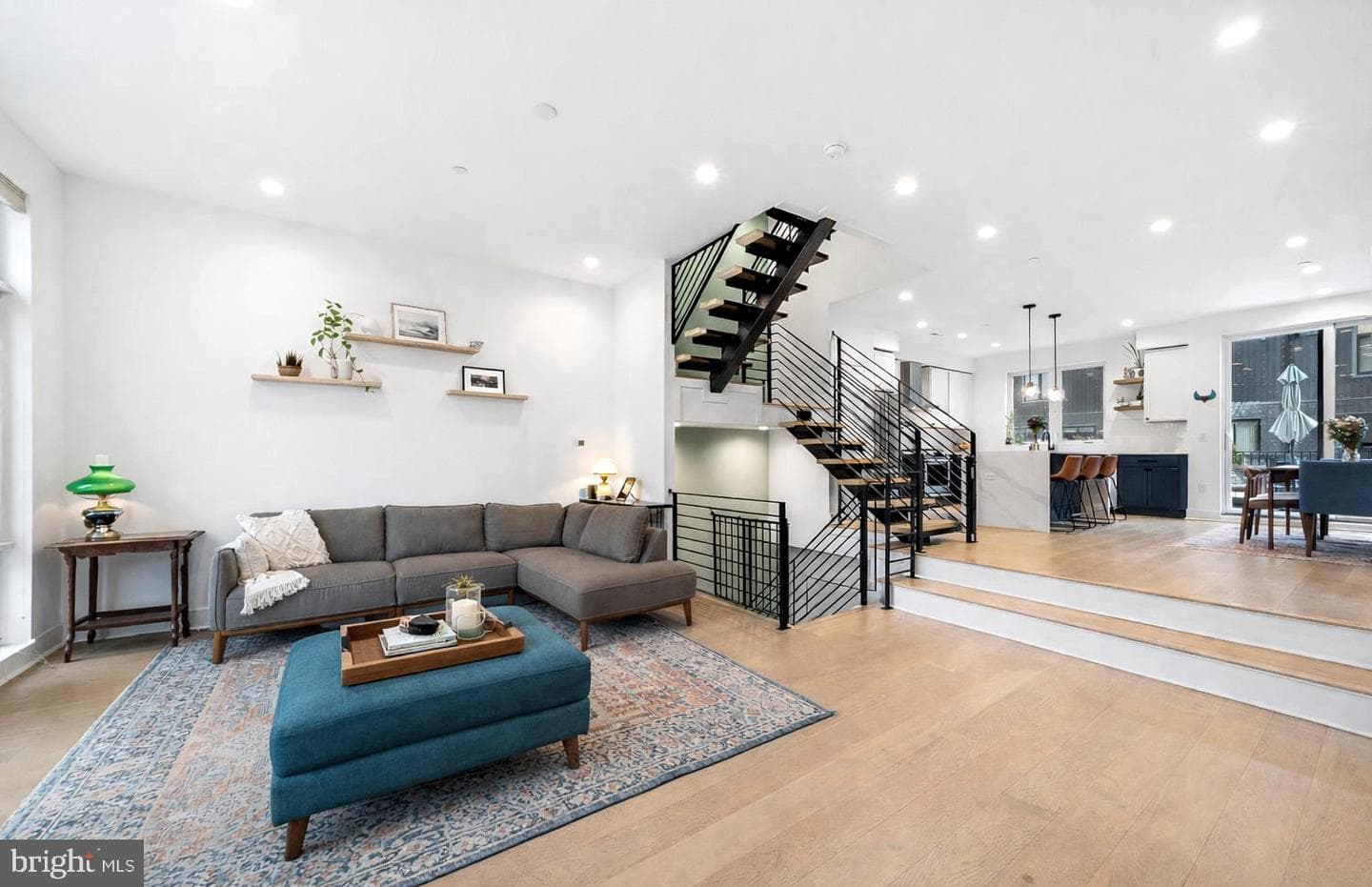 2512 E Cumberland Street photo 1